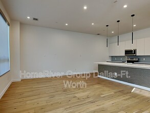 2711 Kimsey Dr in Dallas, TX - Building Photo - Building Photo