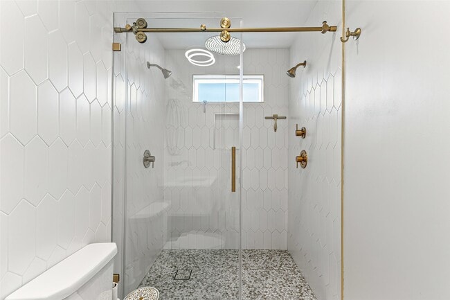 property at 515 Foxglove Ln