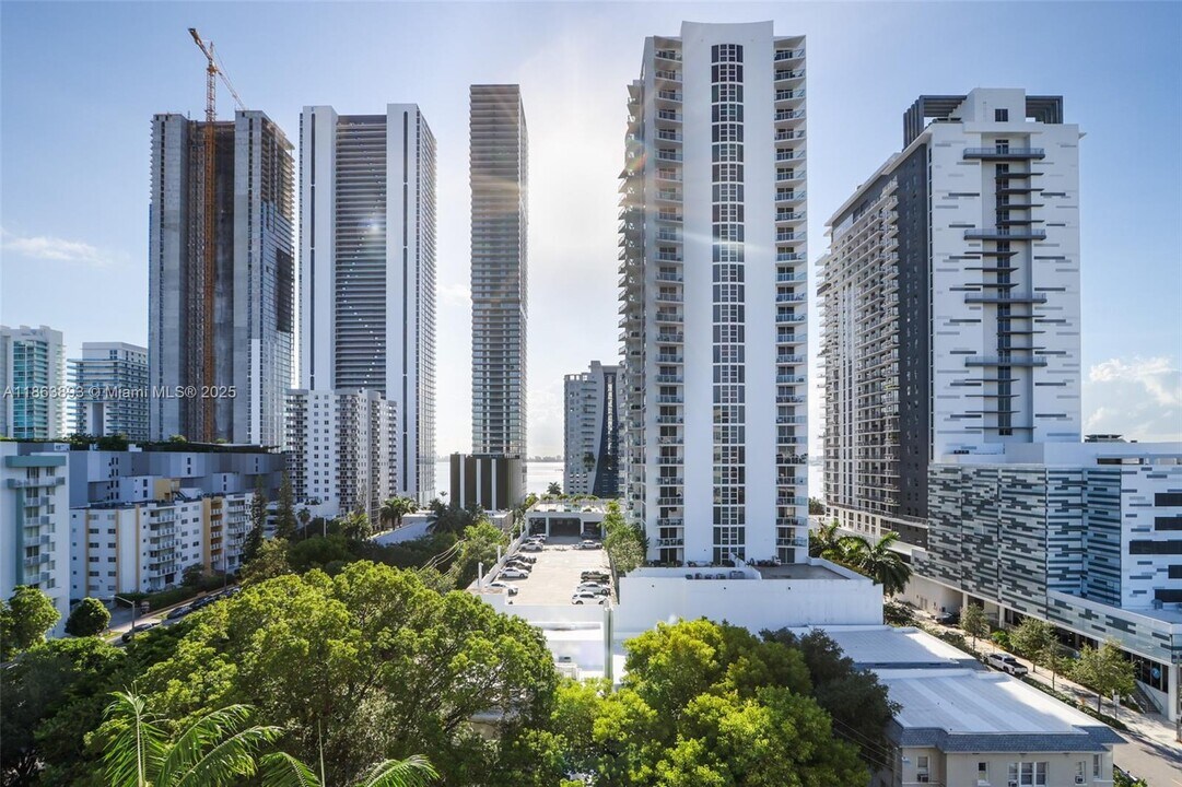 2200 NE 4th Ave in Miami, FL - Building Photo