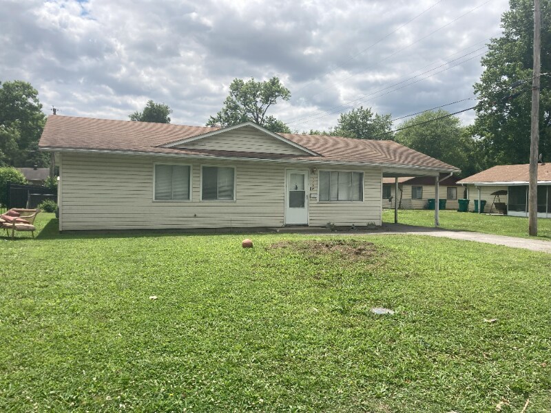 1150 Halloran St in Cahokia Heights, IL - Foto de edificio