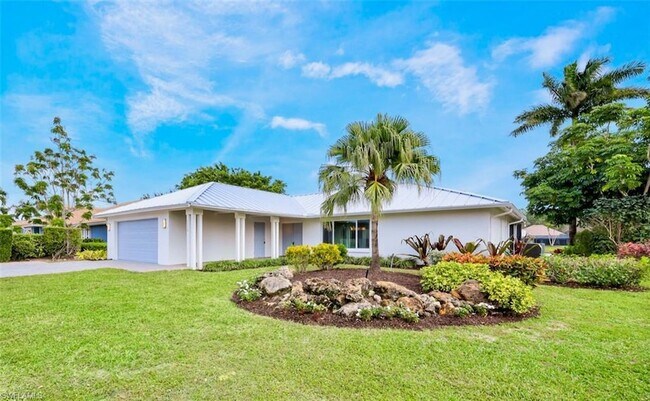 2218 Kings Lake Blvd in Naples, FL - Building Photo - Building Photo