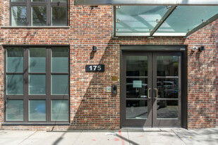 175 Jackson St in Brooklyn, NY - Foto de edificio - Building Photo