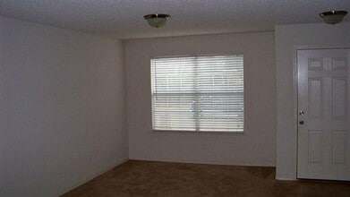 1525 Hedgewood Trail in Fort Worth, TX - Foto de edificio - Building Photo