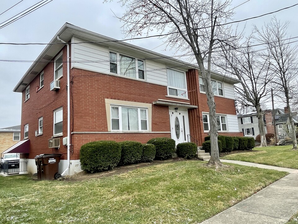 7803 Lake Ave, Unit 2 in Cincinnati, OH - Foto de edificio