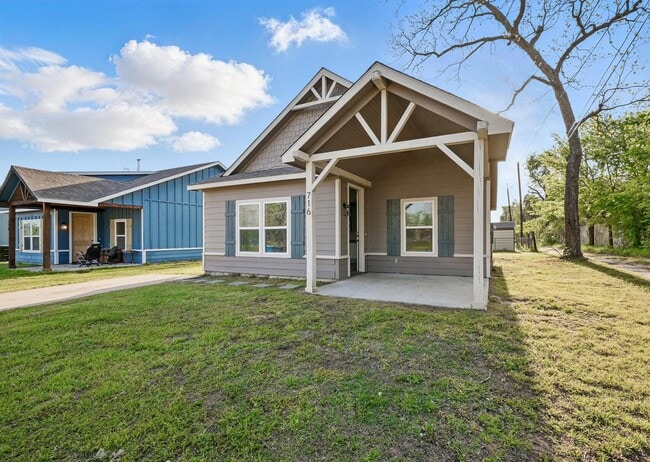 property at 716 N Houston Ave