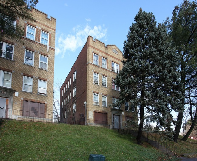 2503-2505 Main St in Hartford, CT - Foto de edificio - Building Photo