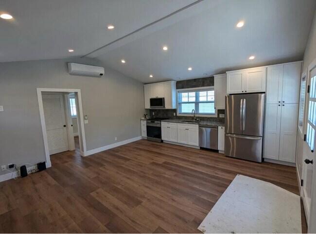 23730 Hartland St in Los Angeles, CA - Building Photo - Building Photo