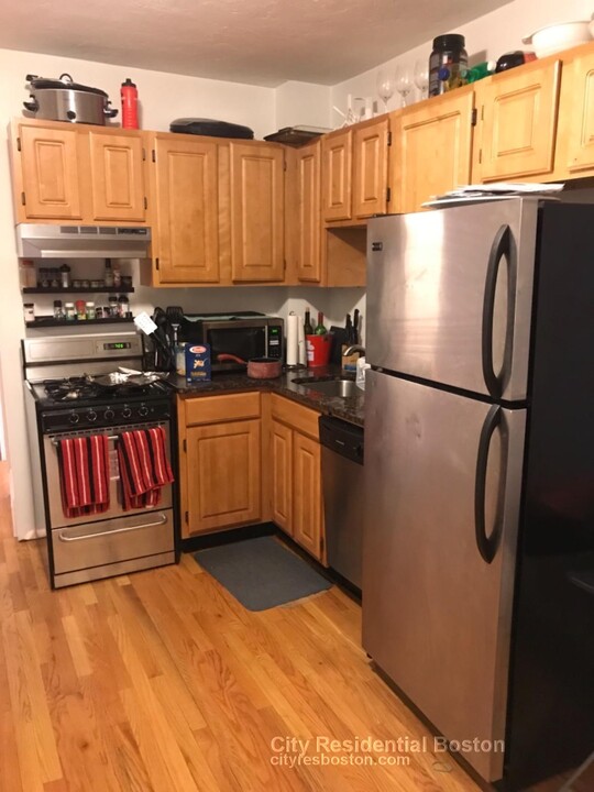 857 E 1st St in Boston, MA - Building Photo