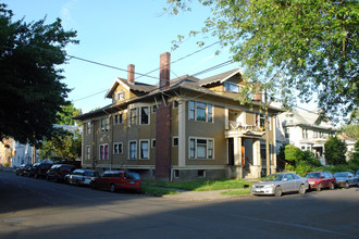 1732-1738 SE Alder St in Portland, OR - Building Photo - Building Photo