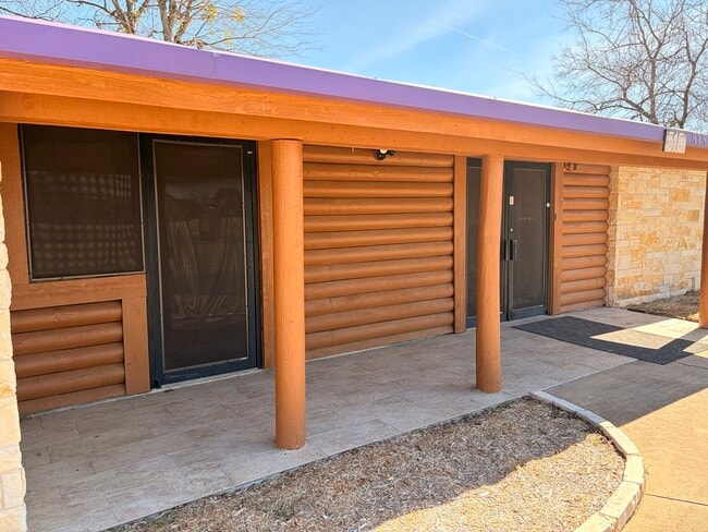 515 W Bridge St in Granbury, TX - Building Photo - Building Photo