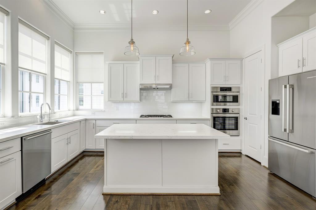 3315 Timbergrove Heights St. in Houston, TX - Foto de edificio