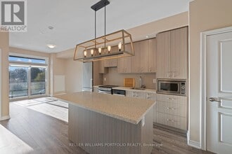 457 Plains Rd E in Burlington, ON - Building Photo - Building Photo