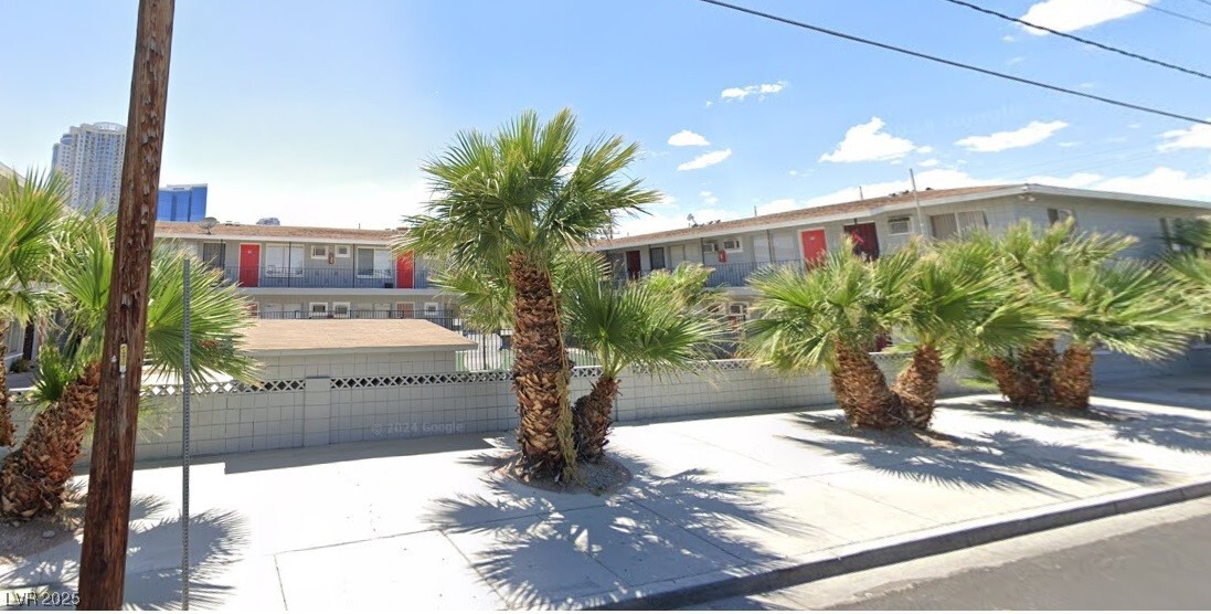 241 W St Louis Ave in Las Vegas, NV - Building Photo