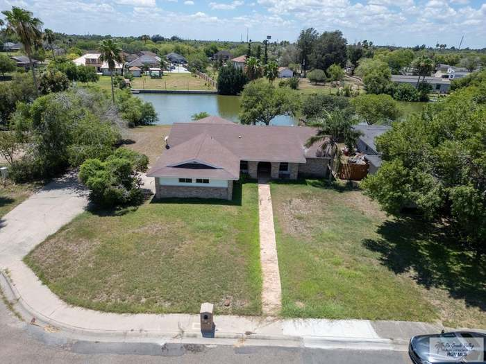 208 E Cowan Terrace in Brownsville, TX - Building Photo