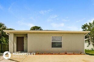 824 Pinewood St in Daytona Beach, FL - Building Photo