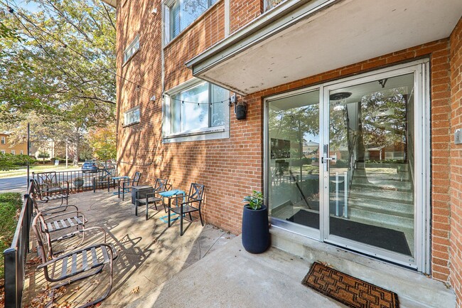 7055 Hampton Ave in St. Louis, MO - Foto de edificio - Building Photo