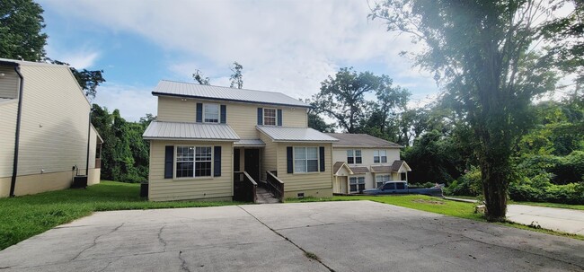 property at 836 W Georgia St