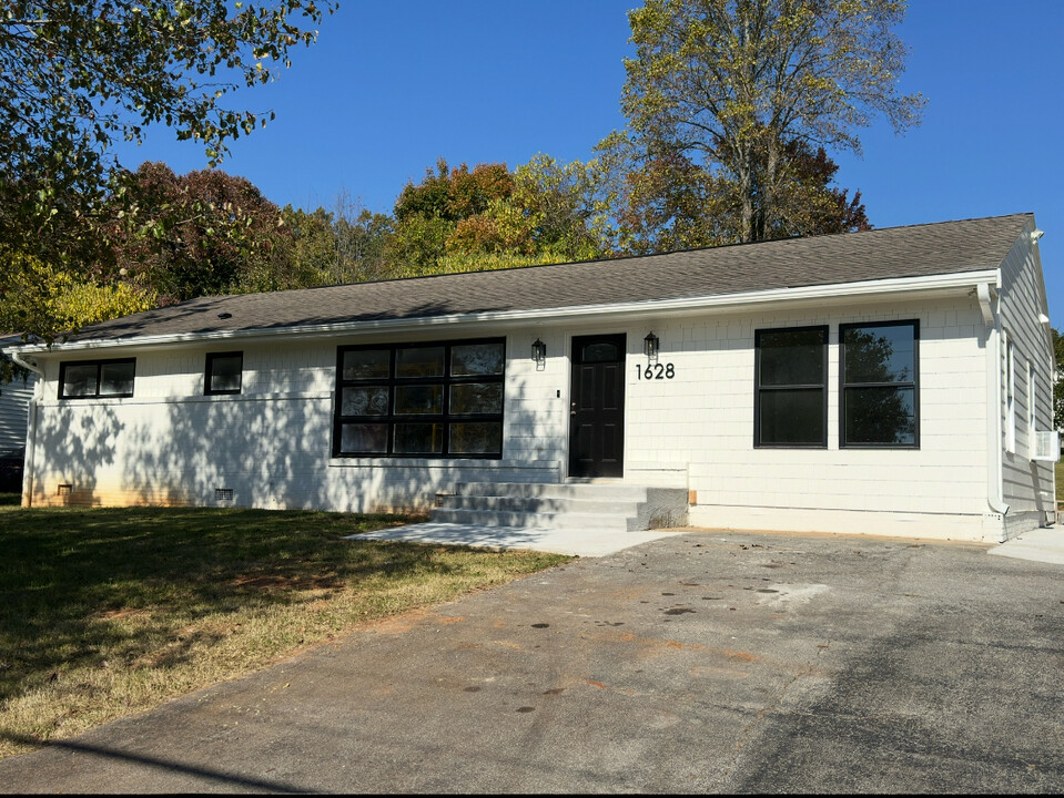 1628 Wandering Rd in Knoxville, TN - Building Photo