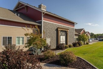 Providence Square in Rexburg, ID - Foto de edificio - Building Photo