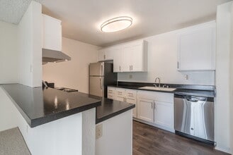 Villa Angelina in Placentia, CA - Foto de edificio - Building Photo