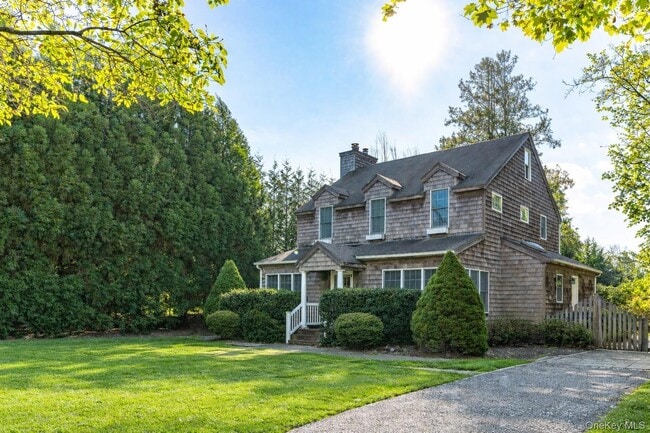 45 Quogue St in Quogue, NY - Building Photo - Building Photo