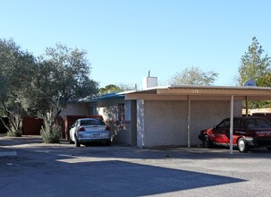 2431-2441 N Fair Oaks Ave in Tucson, AZ - Building Photo - Building Photo