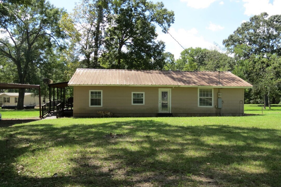 94 Chipmunk Trail in Shepherd, TX - Building Photo