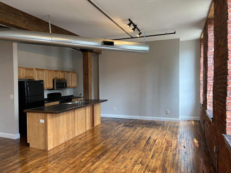265 N Queen St in York, PA - Building Photo