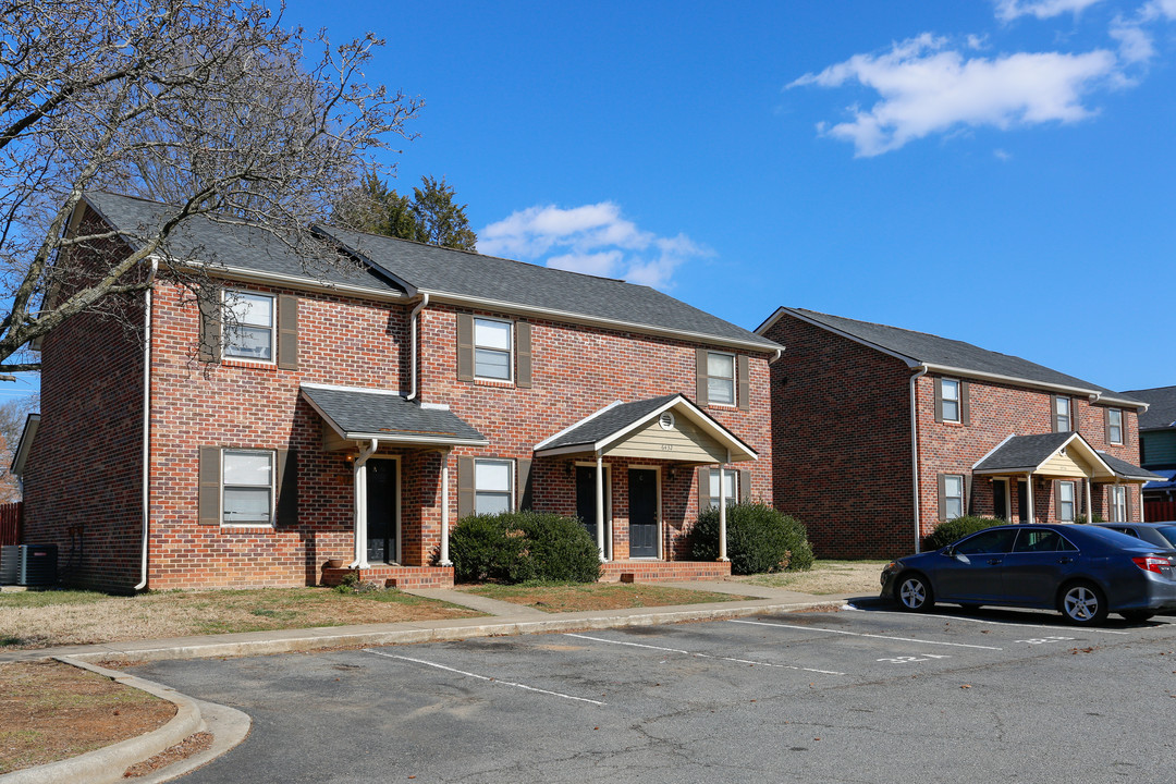 Carlton Place Apartments in Charlotte, NC - Foto de edificio