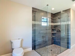 540 Alabama Ave in Englewood, FL - Foto de edificio - Building Photo