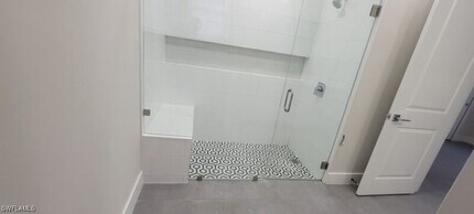 5004 Jones Dr in Lehigh Acres, FL - Foto de edificio - Building Photo
