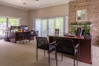 Carriage Hill Apartments in Hamilton, OH - Building Photo - Interior Photo