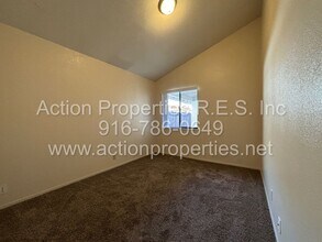 1328 Puebla Way in Roseville, CA - Building Photo - Building Photo