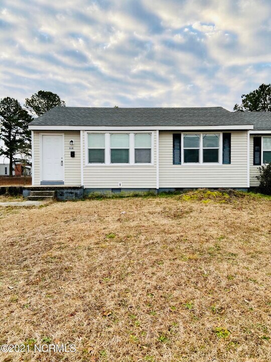 318 Starling St in Jacksonville, NC - Foto de edificio