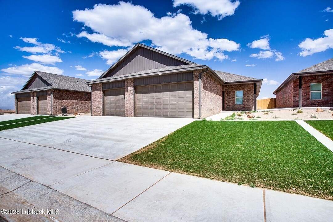 1806 Corpus Ave in Wolfforth, TX - Building Photo