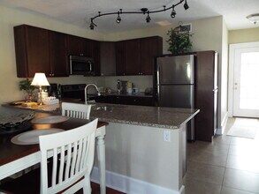 2460 Burlington Ave N in St. Petersburg, FL - Building Photo - Building Photo