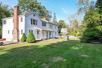 2921 Nichols Ave in Trumbull, CT - Building Photo - Building Photo