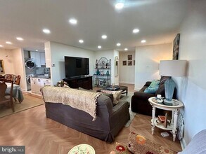 18624 Walkers Choice Rd in Montgomery Village, MD - Building Photo - Building Photo