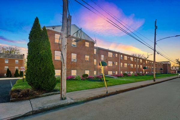 Walnut Chestnut Apartments in Chester, PA - Building Photo