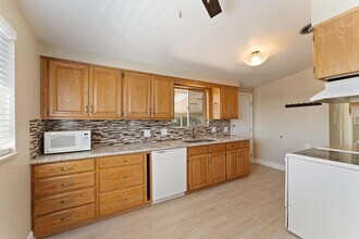 4243 S Lynne Ln in Holladay, UT - Foto de edificio - Building Photo