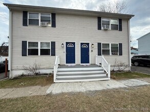 137 Sunshine Cir in Bridgeport, CT - Building Photo - Building Photo