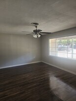 512 S Judd St in Fort Worth, TX - Building Photo