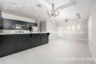 204 Teak Dr, Unit 4 in Edinburg, TX - Foto de edificio - Building Photo