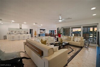 319 Pirates Bight in Naples, FL - Building Photo - Building Photo