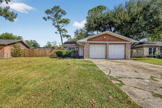 7922 Coolgrove Dr in Houston, TX - Building Photo - Building Photo
