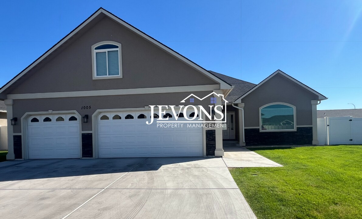 1005 Sawyer Pl in Yakima, WA - Building Photo