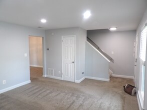 413 Forest Ct in Warrenton, VA - Building Photo - Building Photo