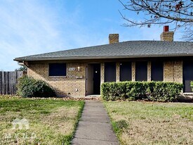 314 Towne House Ln in Richardson, TX - Building Photo