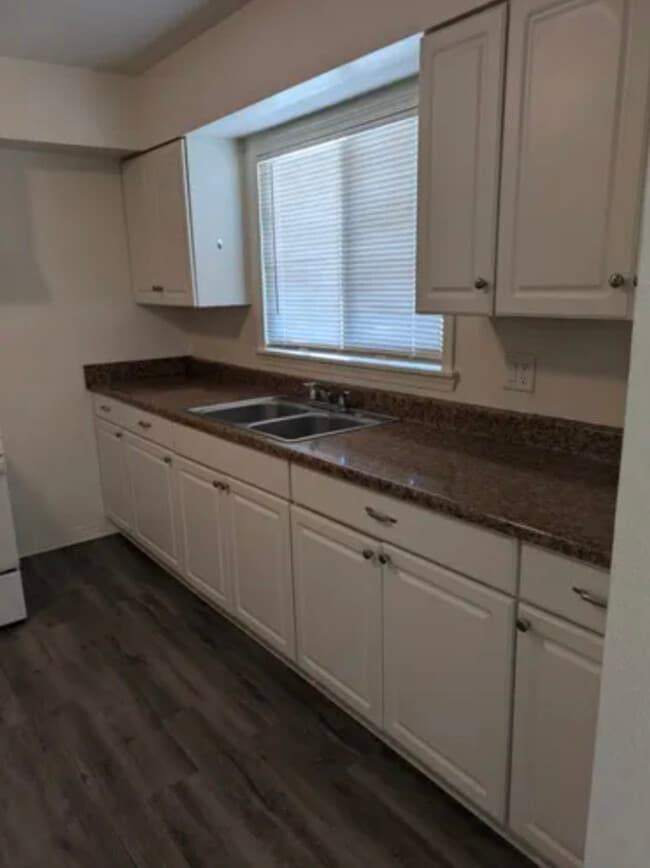 316 W Kettering St in Lancaster, CA - Building Photo - Building Photo