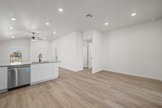 2013 Cottonwood Ave in Wolfforth, TX - Building Photo - Building Photo